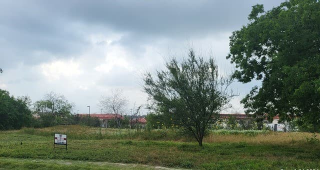 rental at 519 Bee St in San Antonio, TX — photo 2