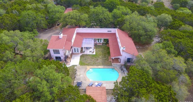 3-bedroom rental at 719 Cypress Bend Dr in Boerne, TX — photo 4