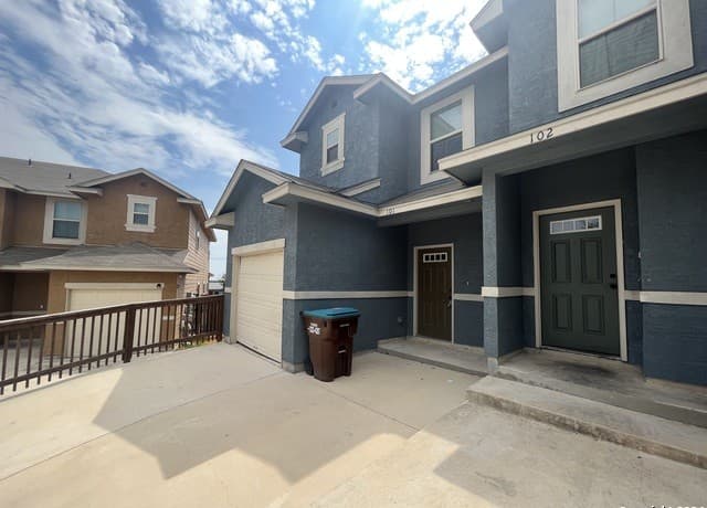 rental at 7014 Donovan Way in San Antonio, TX — photo 2