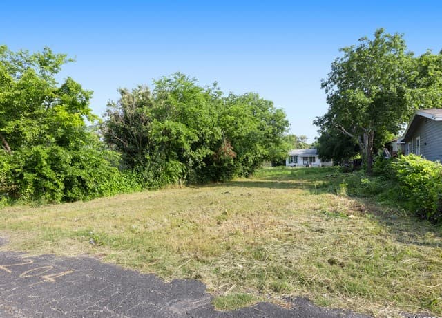 rental at 204 Orphan in San Antonio, TX — photo 2