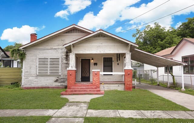 2-bedroom rental at 511 Devine St in San Antonio, TX — photo 2