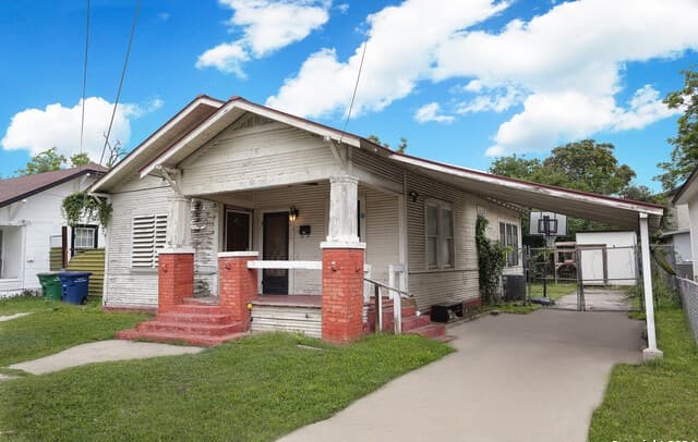 2-bedroom rental at 511 Devine St in San Antonio, TX — photo 3