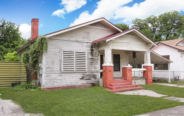 2-bedroom rental at 511 Devine St in San Antonio, TX — photo 4