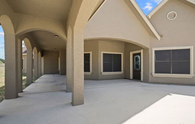 5-bedroom rental at 3022 Interstate 35 in Natalia, TX — photo 5