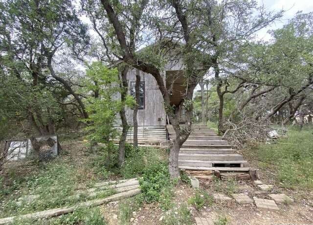 3-bedroom rental at 299 N Loop Dr in Blanco, TX — photo 1