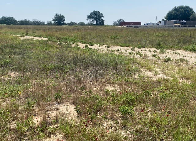 rental at 918 Fallbrook Ln in La Vernia, TX — photo 1