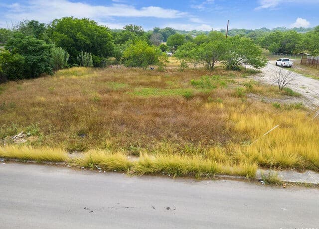 rental at 251 Coyol St in San Antonio, TX — photo 2