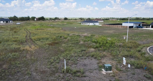 rental at 208 Farmhouse in Marion, TX — photo 3