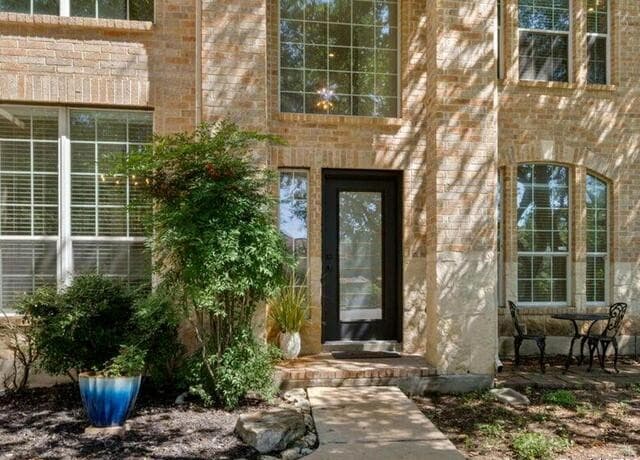 4-bedroom rental at 614 Cypress Trail in San Antonio, TX — photo 2
