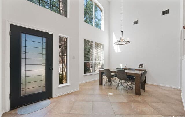 4-bedroom rental at 614 Cypress Trail in San Antonio, TX — photo 3