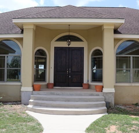4-bedroom rental at 338 Tower Rd in San Antonio, TX — photo 2