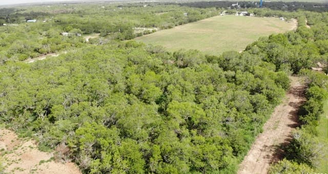 rental at 000 10th Street in Christine, TX — photo 2