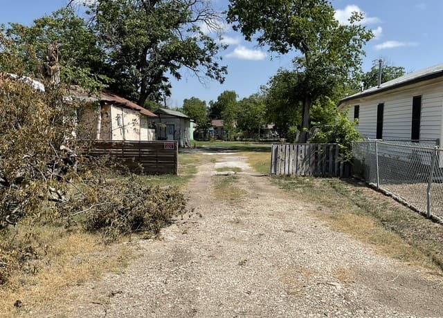 rental at 3023 Chihuahua St in San Antonio, TX — photo 2