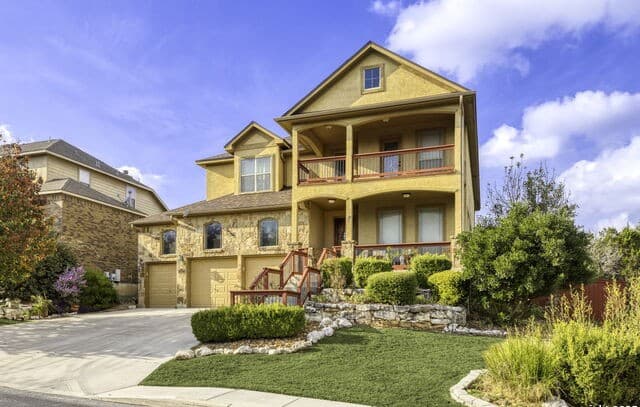 5-bedroom rental at 1007 Boulder Cyn in San Antonio, TX — photo 1