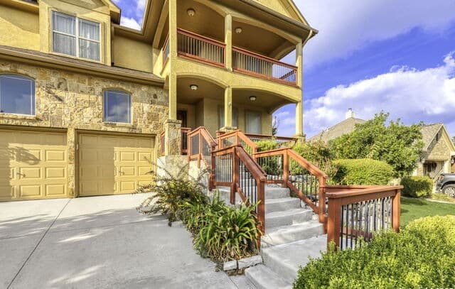 5-bedroom rental at 1007 Boulder Cyn in San Antonio, TX — photo 2