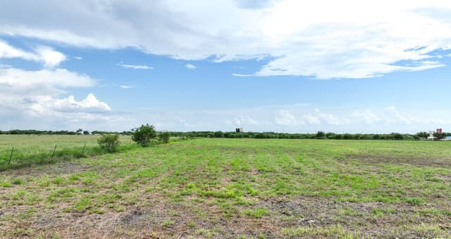rental at 000 N I-37 Access Rd in Three Rivers, TX — photo 4