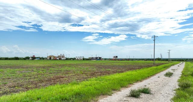 rental at 000 N I-37 Access Rd in Three Rivers, TX — photo 5