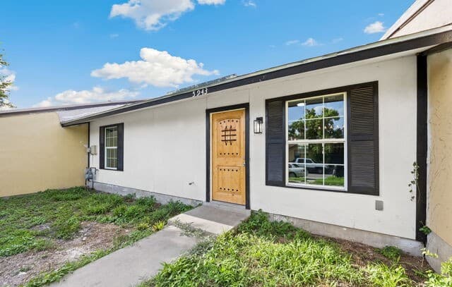 2-bedroom rental at 5943 Fairbrook in San Antonio, TX — photo 1