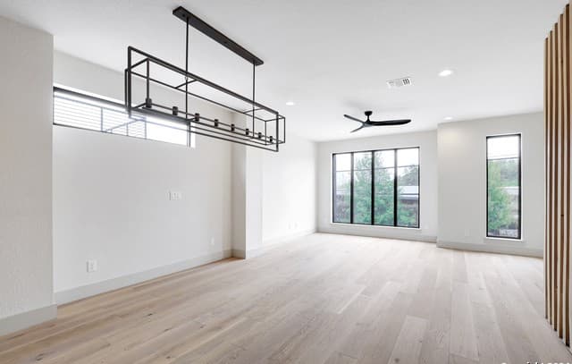rental at 218 Pinckney St in San Antonio, TX — photo 2