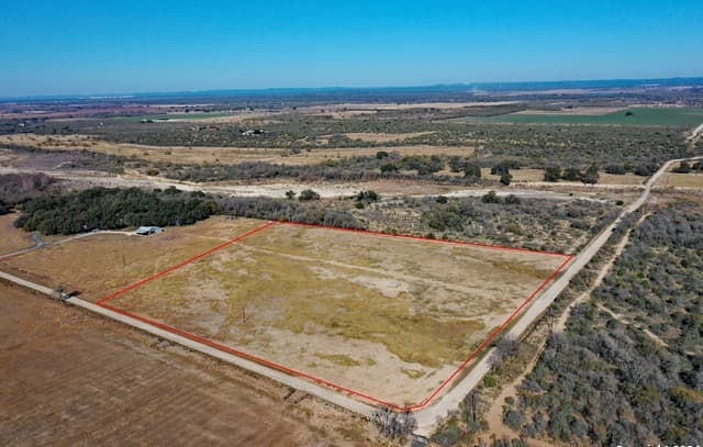 rental at 0 County Road 343 in Hondo, TX — photo 1