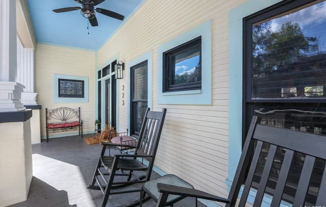 7-bedroom rental at 223 E Craig Pl in San Antonio, TX — photo 2