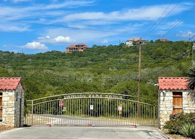 rental at LOT 11 Pr 1713 in Mico, TX — photo 2