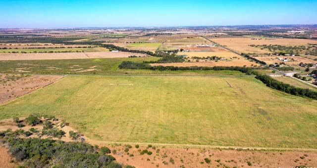 rental at TRACT 2 N Abbott Rd in St Hedwig, TX — photo 3