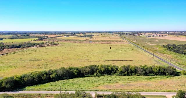 rental at TRACT 2 N Abbott Rd in St Hedwig, TX — photo 4