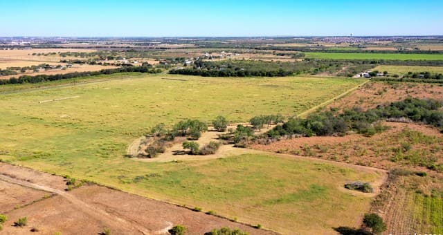 rental at TRACT 4 N Abbott Rd in St Hedwig, TX — photo 5