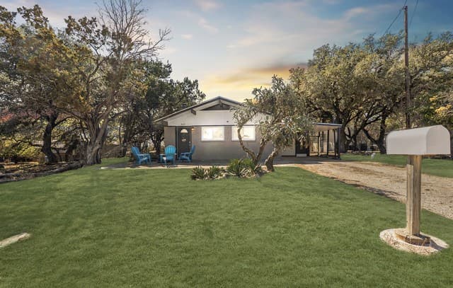 5-bedroom rental at 166 Desert Poppy in Bandera, TX — photo 4