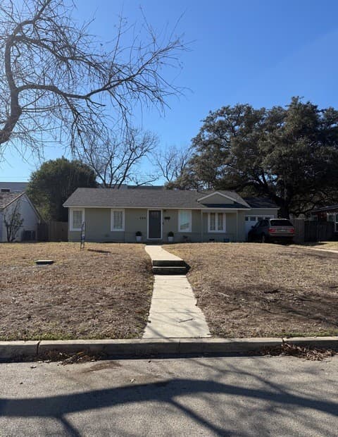 4-bedroom rental at 106 Morningside Dr in Terrell Hills, TX — photo 3