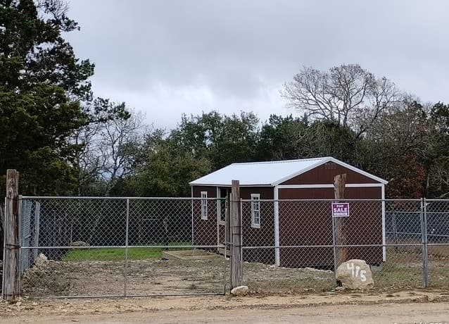 1-bedroom rental at 475 Skyline Dr in Bandera, TX — photo 1