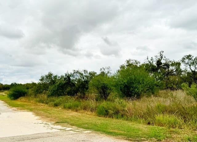 rental at 106 Cr 2638 in Devine, TX — photo 5