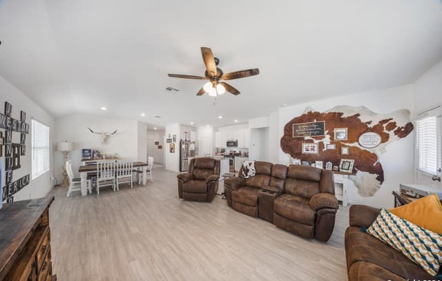 4-bedroom rental at 5310 Basil Chase in St Hedwig, TX — photo 5