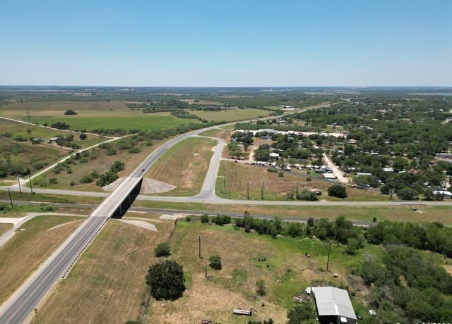 rental at 8075 Loop 1604 in Elmendorf, TX — photo 2