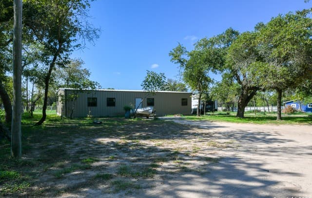 rental at 270 Camelot Ln in San Antonio, TX — photo 1