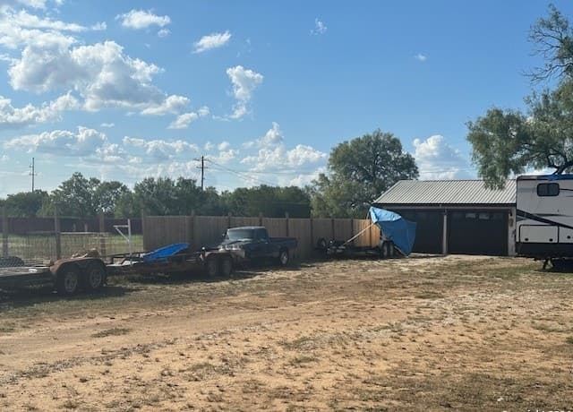 rental at 507 Mulberry St in Jourdanton, TX — photo 3