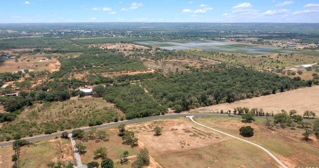 rental at 19366 Benton City Rd in Somerset, TX — photo 2