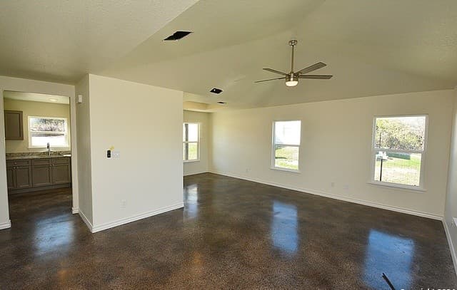 3-bedroom rental at 1559 Golf Course Dr. in Spring Branch, TX — photo 2