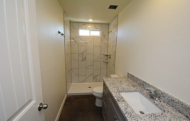 3-bedroom rental at 1559 Golf Course Dr. in Spring Branch, TX — photo 5