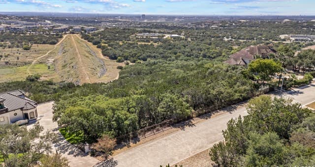 rental at 13 Champions Run in San Antonio, TX — photo 4