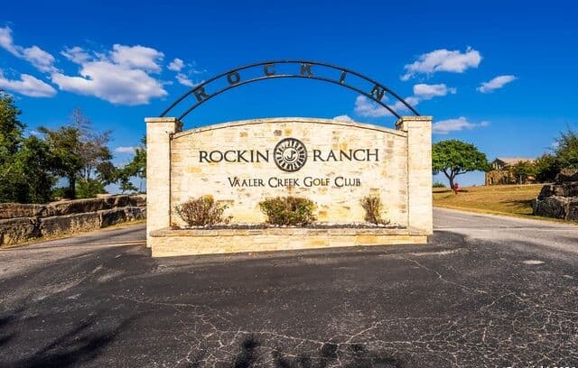 rental at 307 Lewis Todd in New Braunfels, TX — photo 2