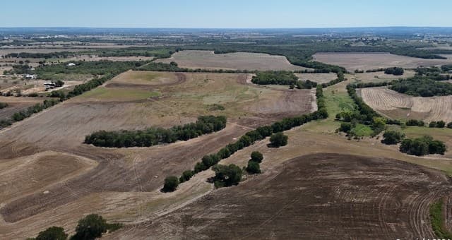 Home for sale at 16568 New Berlin Rd in St Hedwig, TX — photo 2