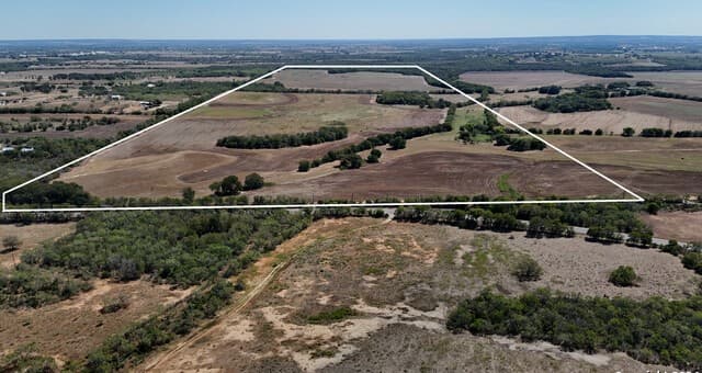 Home for sale at 16568 New Berlin Rd in St Hedwig, TX — photo 3