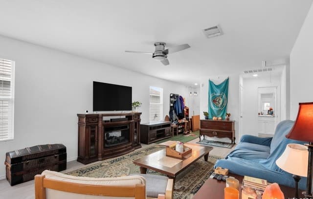 3-bedroom rental at 13831 Goat Cv in San Antonio, TX — photo 5