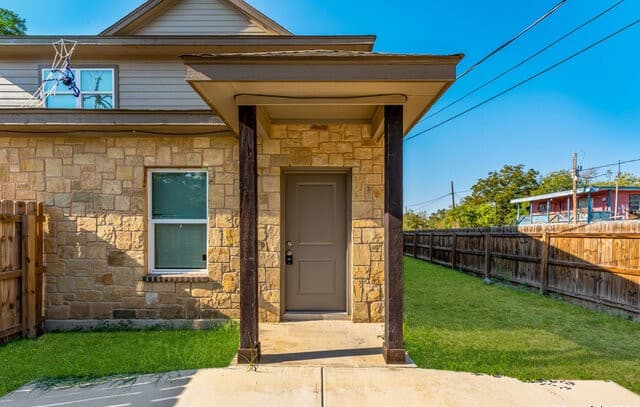 rental at 401 Aubrey St in Natalia, TX — photo 1
