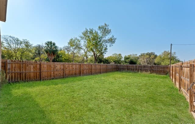 rental at 401 Aubrey St in Natalia, TX — photo 3