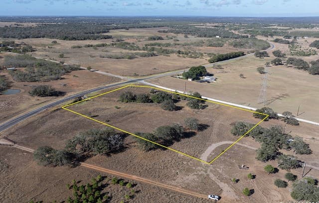 rental at 2991 Cr 442 in Stockdale, TX — photo 4