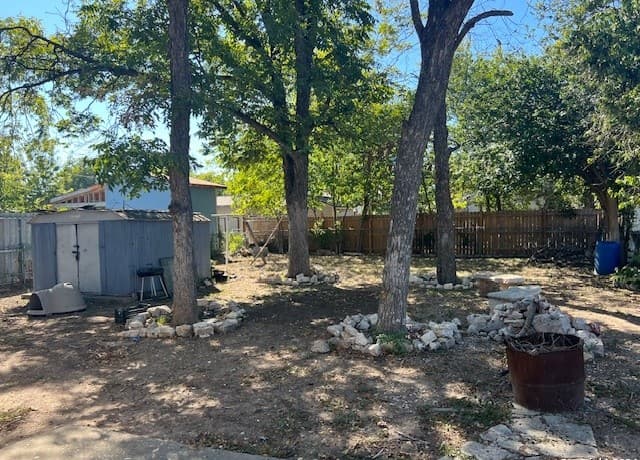 3-bedroom rental at 237 Juanita Ave in San Antonio, TX — photo 5