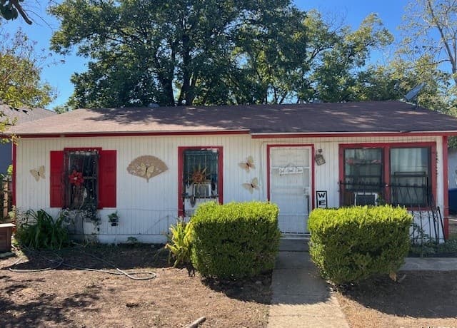 2-bedroom rental at 229 Juanita Ave in San Antonio, TX — photo 4